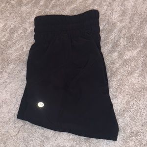 lulu high rise shorts black size 4